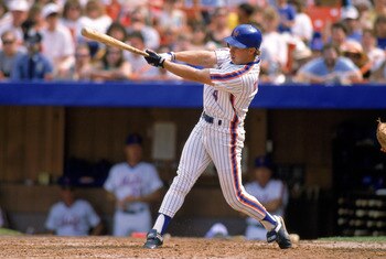 FLUSHING, NY - 1989:  Outfielder Lenny Dykstra #4 of the New York Mets at bat during a 1989 game at Shea Stadium in Flushing, New York.  (Photo by Rick Stewart/Getty Images)