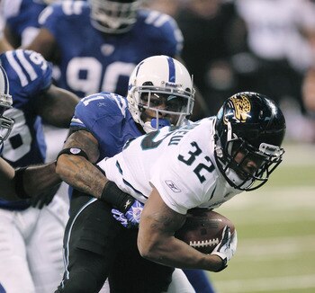 INDIANAPOLIS, IN - DECEMBER 19: Maurice Jones-Drew #32 of the Jacksonville Jaguars runs against the Indianapolis Colts at Lucas Oil Stadium on December 19, 2010 in Indianapolis, Indiana.  (Photo by Scott Boehm/Getty Images)