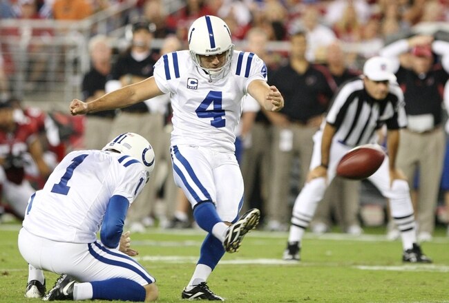 GLENDALE, AZ - SEPTEMBER 27:  Kicker Adam Vinatieri #4 of the Indianapolis Colts makes a 26-yard field goal in the fourth quarter against the Arizona Cardinals during the game at University of Phoenix Stadium on September 27, 2009 in Glendale, Arizona. Th