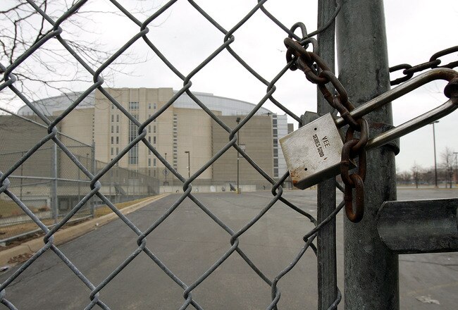 CHICAGO - FEBRUARY 16: A locked gate is seen outside the the United Center, home of the NHL team the Chicago Blackhawks, February 16, 2005 in Chicago, Illinois. The 2004-2005 National Hockey League season has been canceled due do to the owners and players