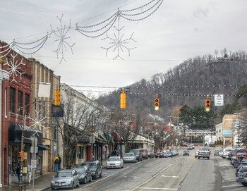 On the way to Andy Griffith's house (photo: Jeremy Mikkola, Boone, NC)