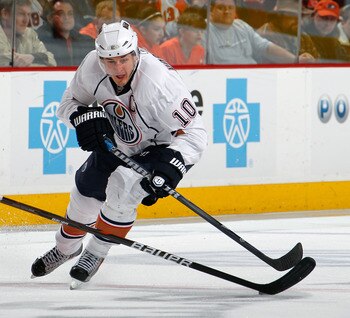 PHILADELPHIA, PA - MARCH 08:  Shawn Horcoff #10 of the Edmonton Oilers skates during an NHL hockey game against the Philadelphia Flyers at the Wells Fargo Center on March 8, 2011 in Philadelphia, Pennsylvania.  (Photo by Paul Bereswill/Getty Images)