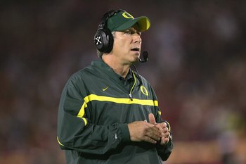 LOS ANGELES - NOVEMBER 11:  Head coach Mike Bellotti of the Oregon Ducks looks on during the game against the USC Trojans on November 11, 2006 at the Los Angeles Memorial Coliseum in Los Angeles, California. (Photo by Stephen Dunn/Getty Images)