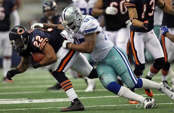 ARLINGTON, TX - SEPTEMBER 19:  Running back Matt Forte #22 of the Chicago Bears runs the ball against Anthony Spencer #93 of the Dallas Cowboys at Cowboys Stadium on September 19, 2010 in Arlington, Texas.  (Photo by Ronald Martinez/Getty Images)