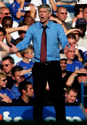 LONDON - AUGUST 21:  Arsenal Manager, Arsene Wenger screams from the sidelines during the Barclays Premiership match between Chelsea and Arsenal at Stamford Bridge on August 21, 2005 in London, England.  (Photo by Phil Cole/Getty Images)
