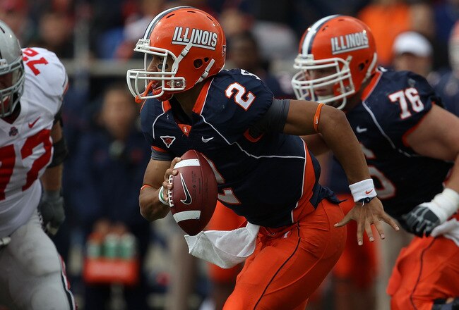 CHAMPAIGN, IL - OCTOBER 02: Nathan Scheelhaase #2 of the Illinois Fighting Illini runs against the Ohio State Buckeyes as teammate Graham Pocic #76 moves to block at Memorial Stadium on October 2, 2010 in Champaign, Illinois. Ohio State defeated Illinois 