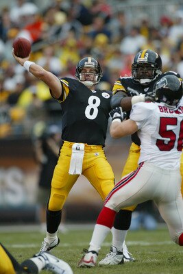 PITTSBURGH, PA - NOVEMBER 10:  Tommy Maddox #8 of the Pittsburgh Steelers throws a pass during the NFL game against the Atlanta Falcons at Heinz Field on November 10, 2002 in Pittsburgh, Pennsylvania. The game ended in a 34-34 tie.  (Photo by Rick Stewart