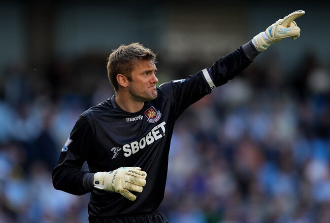 MANCHESTER, ENGLAND - MAY 01:  Robert Green of West Ham United gestures during the Barclays Premier League match between Manchester City and West Ham United at the City of Manchester Stadium on May 1, 2011 in Manchester, England.  (Photo by Alex Livesey/G