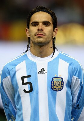 MADRID, SPAIN - NOVEMBER 14:  Fernando Gago of Argentina during the friendly International football match Spain against Argentina at the Vicente Calderon stadium in Madrid, on November 14, 2009 in Madrid, Spain.  (Photo by Clive Brunskill/Getty Images)