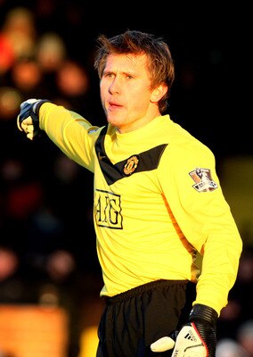 LONDON, ENGLAND - DECEMBER 19:  Tomasz Kuszczak of Manchester United directs his defence during the Barclays Premier League match between Fulham and Manchester United at Craven Cottage on December 19, 2009 in London, England.  (Photo by Phil Cole/Getty Im