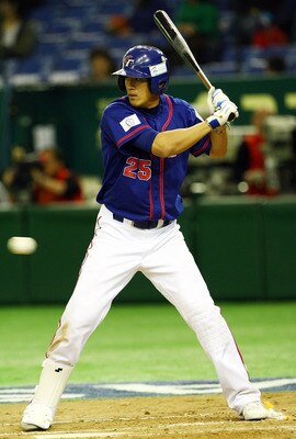 TOKYO - MARCH 07:  Infielder Chiang Chih-Hsien #25 of Chinese Taipeii bats during Game 3 of the 2009 World Baseball Classic Pool A against China at Tokyo Dome on March 6, 2009 in Tokyo, Japan.  (Photo by Junko Kimura/Getty Images)