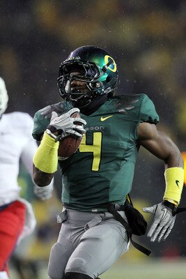 EUGENE, OR - NOVEMBER 26:  Josh Huff #4 of the Oregon Ducks rus for a touchdown in the 3rd quarter against  the Arizona Wildcats on November 26, 2010 at the Autzen Stadium in Eugene, Oregon.  (Photo by Jonathan Ferrey/Getty Images)