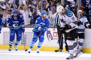 "Big Joe" Thornton and the Sharks look to rebound from last year's dissapointing playoff exit.