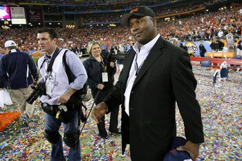 GLENDALE, AZ - JANUARY 10:  Former Auburn Tigers player Bo Jackson celebrates the Tigers 22-19 victory against the Oregon Ducks during the Tostitos BCS National Championship Game at University of Phoenix Stadium on January 10, 2011 in Glendale, Arizona.