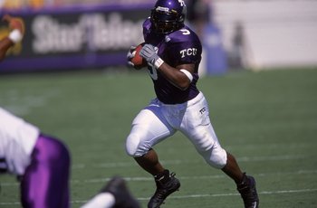 16 Sep 2000:  La Dainian Tomlinson #5 of the Texas Christian University Horned Frogs runs with the ball during the game against the Northwestern Wildcats at the Amon Carter Stadium in Forthworth, Texas. The Horned Frogs defeated the Wildcats 41-14. Mandat