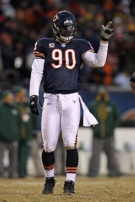 CHICAGO, IL - JANUARY 23: Julius Peppers #90 of the Chicago Bears reacts while taking on the Green Bay Packers in the NFC Championship Game at Soldier Field on January 23, 2011 in Chicago, Illinois. (Photo by Jamie Squire/Getty Images)