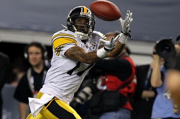 ARLINGTON, TX - FEBRUARY 06:  Mike Wallace #17 of the Pittsburgh Steelers catches a 25-yard touchdown reception in the fourth quarter against the Green Bay Packers during Super Bowl XLV at Cowboys Stadium on February 6, 2011 in Arlington, Texas. Packers w