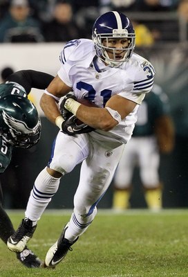 PHILADELPHIA - NOVEMBER 07:  Donald Brown #31 of the Indianapolis Colts runs against the Philadelphia Eagles on November 7, 2010 at Lincoln Financial Field in Philadelphia, Pennsylvania.  (Photo by Jim McIsaac/Getty Images)