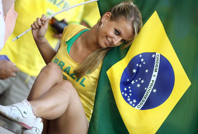 sexy-brazilian-football-fan_crop_650x440