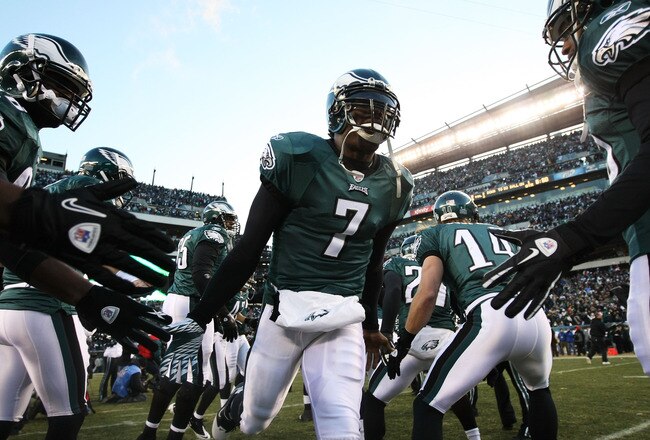 PHILADELPHIA, PA - JANUARY 09:  Michael Vick #7 of the Philadelphia Eagles takes the field before playing against the Green Bay Packers in the 2011 NFC wild card playoff game at Lincoln Financial Field on January 9, 2011 in Philadelphia, Pennsylvania.  (P
