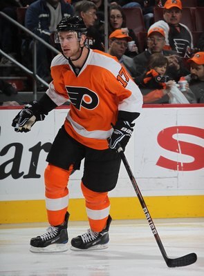 PHILADELPHIA - JANUARY 19: Jeff Carter #17 of the Philadelphia Flyers skates against the Columbus Blue Jackets at the Wachovia Center on January 19, 2010 in Philadelphia, Pennsylvania.  (Photo by Bruce Bennett/Getty Images)