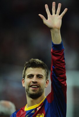 LONDON, ENGLAND - MAY 28:  Gerard Pique of FC Barcelona waves after victory during the UEFA Champions League final between FC Barcelona and Manchester United FC at Wembley Stadium on May 28, 2011 in London, England.  (Photo by Clive Mason/Getty Images)