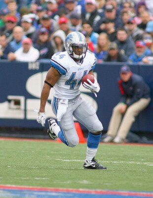 ORCHARD PARK, NY - NOVEMBER 14:  Jahvid Best #44  of the Detroit Lions runs against the Buffalo Bills at Ralph Wilson Stadium on November 14, 2010 in Orchard Park, New York. The Bills won 14-12.  (Photo by Rick Stewart/Getty Images)