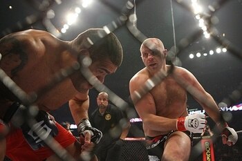 Fedor likes th eright hand as much as Henderson does