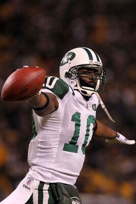 PITTSBURGH, PA - JANUARY 23:  Santonio Holmes #10 of the New York Jets celebrates after he scored a third quarter touchdown against the Pittsburgh Steelers during the 2011 AFC Championship game at Heinz Field on January 23, 2011 in Pittsburgh, Pennsylvani