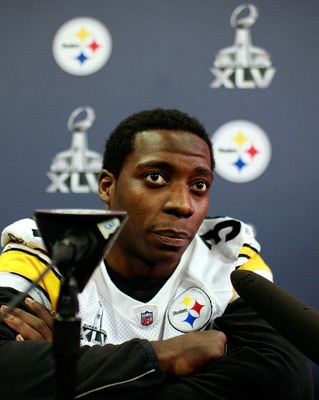 FORT WORTH, TX - FEBRUARY 02:  Runningback Rashard Mendenhall #34 of the Pittsburgh Steelers talks with the media on February 2, 2011 in Fort Worth, Texas. The Pittsburgh Steelers will play the Green Bay Packers in Super Bowl XLV on February 6, 2011 at Co