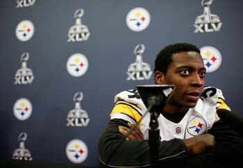 FORT WORTH, TX - FEBRUARY 02:  Runningback Rashard Mendenhall #34 of the Pittsburgh Steelers talks with the media on February 2, 2011 in Fort Worth, Texas. The Pittsburgh Steelers will play the Green Bay Packers in Super Bowl XLV on February 6, 2011 at Co