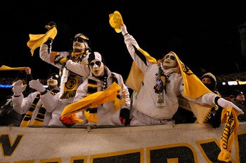 PITTSBURGH, PA - JANUARY 23:  Pittsburgh Steelers fans cheers against the New York Jets during the 2011 AFC Championship game at Heinz Field on January 23, 2011 in Pittsburgh, Pennsylvania.  (Photo by Al Bello/Getty Images)