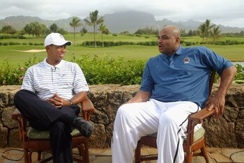 KAUAI, HI - NOVEMBER 25:   Tiger Woods is interviewed by Charles Barkley following a press conference for the PGA Grand Slam of Golf at the Poipu Bay Golf Course on November 25, 2002 in Kauai, Hawaii.  (Photo by Jamie Squire/Getty Images)