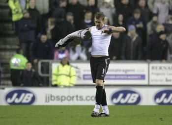 WIGAN, ENGLAND - JANUARY 31: Duncan Ferguson of Everton is sent off during the Barclays Premiership match between Wigan Athletic and Everton on January 31, 2006 at the JJB Stadium in Wigan, England.  (Photo by Gary M.Prior/Getty Images)