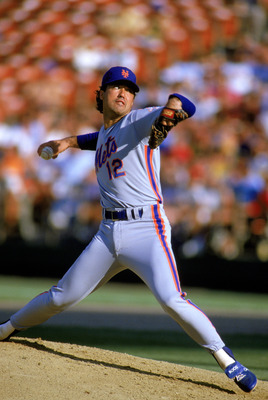 1986:  Pitcher Ron Darling #12 of the New York Mets on the mound during a 1986 season MLB game.  (Photo by Rick Stewart/Getty Images)