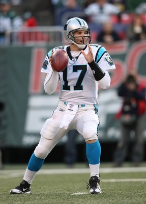 EAST RUTHERFORD, NJ - NOVEMBER 29:  Jake Delhomme #17 of the Carolina Panthers passes against the New York Jets at Giants Stadium on November 29, 2009 in East Rutherford, New Jersey.  (Photo by Nick Laham/Getty Images)