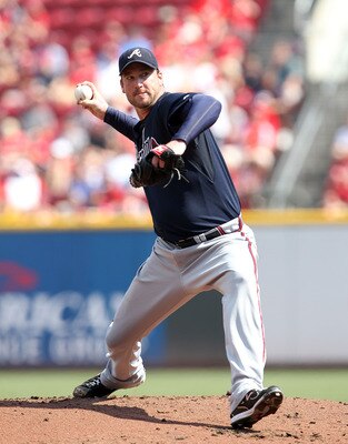 CINCINNATI, OH - JULY 23:  Derek Lowe #32 of the Atlanta Braves throws a pitch during the game against the Cincinnati Reds at Great American Ball Park on July 23, 2011 in Cincinnati, Ohio.  (Photo by Andy Lyons/Getty Images)