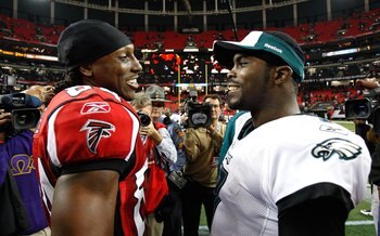ATLANTA - DECEMBER 06:  Michael Vick #7 of the Philadelphia Eagles against Roddy White #84 of the Atlanta Falcons at Georgia Dome on December 6, 2009 in Atlanta, Georgia.  (Photo by Kevin C. Cox/Getty Images)