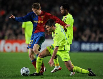 BARCELONA, SPAIN - MARCH 11:  Aleksandr Hleb (L) of Barcelona duels for the ball with Jeremy Toulalan (C) and Jean II Makoun of Lyon during the UEFA Champions League, First knock-out round, second leg match between Barcelona and Lyon at the Camp Nou stadi