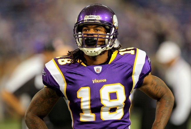 MINNEAPOLIS - OCTOBER 18:  Wide reciever Sidney Rice #18 of the Minnesota Vikings prepares to face the Baltimore Ravens during NFL action at Hubert H. Humphrey Metrodome on October 18, 2009 in Minneapolis, Minnesota. The Vikings defeated the Ravens 33-31.