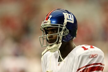 GLENDALE, AZ - NOVEMBER 23:  Wide receiver Plaxico Burress #17 of the New York Giants warms up for the game with the Arizona Cardinals on November 23, 2008 at University of Phoenix Stadium in Glendale, Arizona. The Giants won 37-29.  (Photo by Stephen Dun