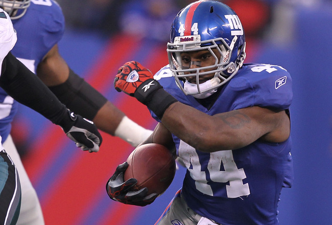EAST RUTHERFORD, NJ - DECEMBER 19:  Ahmad Bradshaw #44 of the New York Giants runs against the Philadelphia Eagles during their game on December 19, 2010 at The New Meadowlands Stadium in East Rutherford, New Jersey.  (Photo by Al Bello/Getty Images)