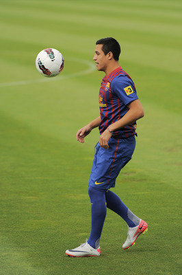 BARCELONA, SPAIN - JULY 25: Alexis Sanchez from Chile controls the ball during his presentation as the new signing for FC Barcelona at the Joan Gamper training camp sports complex on July 25, 2011 in Barcelona, Spain. (Photo by David Ramos/Getty Images)