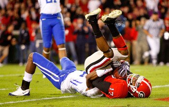 ATHENS, GA - NOVEMBER 21:  Rantavious Wooten #17 of the Georgia Bulldogs scores a touchdown against Trevard Lindley #32 of the Kentucky Wildcats at Sanford Stadium on November 21, 2009 in Athens, Georgia.  (Photo by Kevin C. Cox/Getty Images)