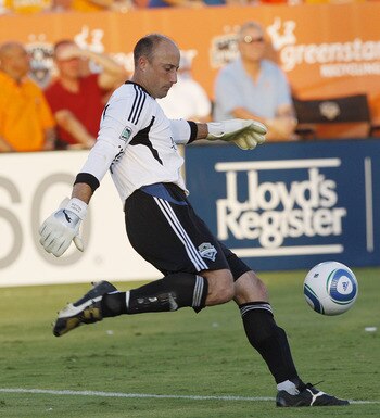 HOUSTON - JULY 30:  Goalkeeper Kasey Keller #18 of the Seattle Sounders kicks the ball downfield against the Houston Dynamo at Robertson Stadium on July 30, 2011 in Houston, Texas.  (Photo by Bob Levey/Getty Images)