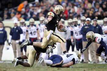 PHILADELPHIA - DECEMBER 11: Running back Jared Hassin #7 of the Army Black Knights carries the ball during a game against the Navy Midshipmen on December 11, 2010 at Lincoln Financial Field in Philadelphia, Pennsylvania. The Midshipmen won 31-17. (Photo b