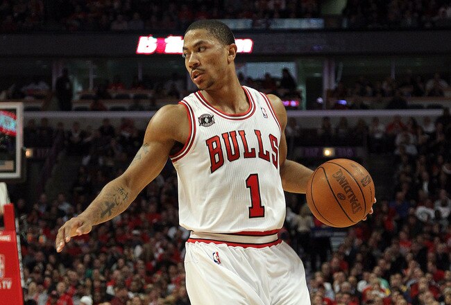 CHICAGO, IL - MAY 26:  Derrick Rose #1 of the Chicago Bulls runs the offense against the Miami Heat in Game Five of the Eastern Conference Finals during the 2011 NBA Playoffs on May 26, 2011 at the United Center in Chicago, Illinois. NOTE TO USER: User ex
