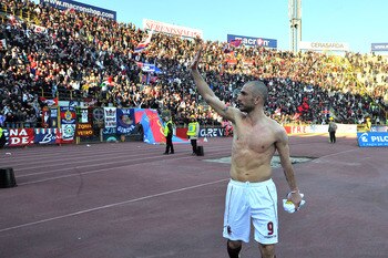 BOLOGNA, ITALY - MARCH 06:  Marco Di Vaio captain of Bologna celebrates with supporters at the end of the Serie A match between Bologna FC and Cagliari Calcio at Stadio Renato Dall'Ara on March 6, 2011 in Bologna, Italy.  (Photo by Roberto Serra/Getty Ima