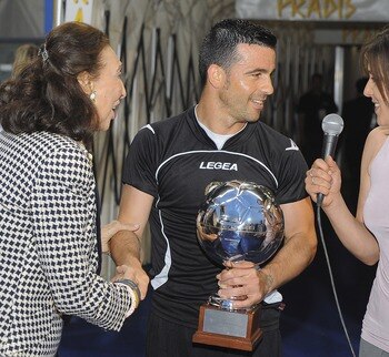 UDINE, ITALY - MAY 22:  Antonio Di Natale receives a top goal scorers award during the Serie A match between Udinese Calcio and AC Milan  at Stadio Friuli on May 22, 2011 in Udine, Italy.  (Photo by Dino Panato/Getty Images)