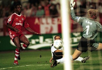 24 Aug 2001:  Michael Owen of Liverpool watches the ball go into the net past goalkeeper Oliver Kahn of Bayern during the UEFA Super Cup match between Liverpool and Bayern Munich at Stade Louis II, Monaco.  Mandatory Credit: Michael Steele/ALLSPORT
